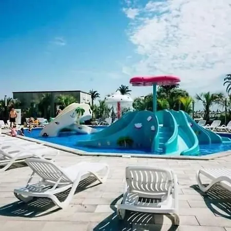 Waterfront Black Sea Five Star & Pool Apartman *