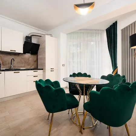 Waterfront Black Sea Five Star & Pool Apartman